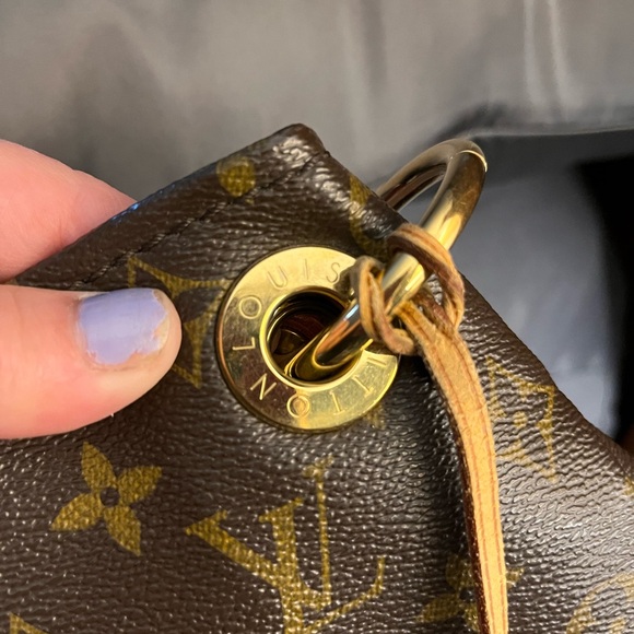 Coveted LV Monogram Artsy beautiful - Picture 11 of 16